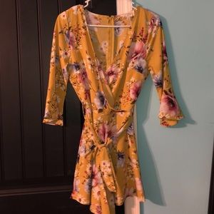 H&M Dresses - π2/$22π Boutique Romper H&M Dresses - π2/$22π Boutique Romper